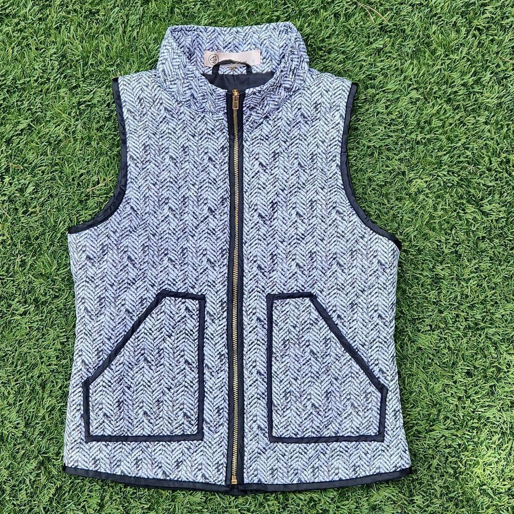 E2 Clothing, women's small lightweight black and white herringbone zippered vest